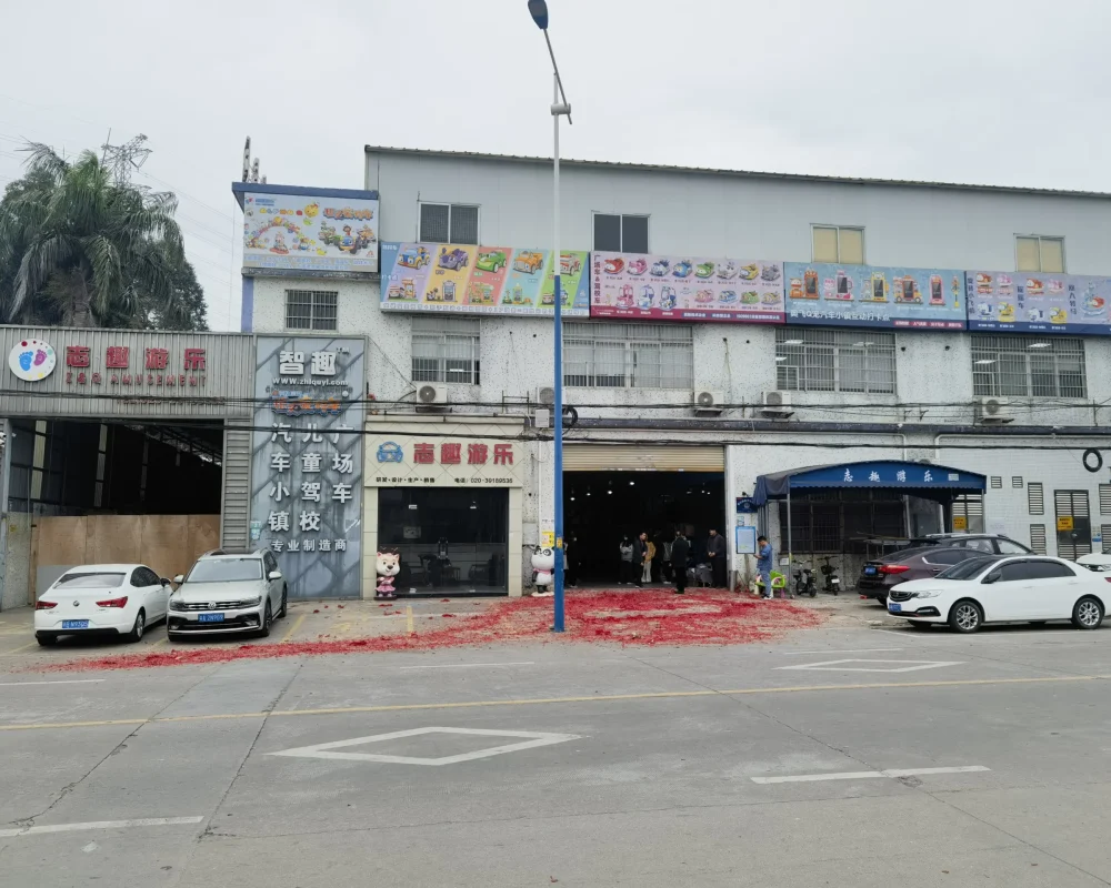 Amusement bumper car ride factory OEM, fiberglass safe structure with custom logo